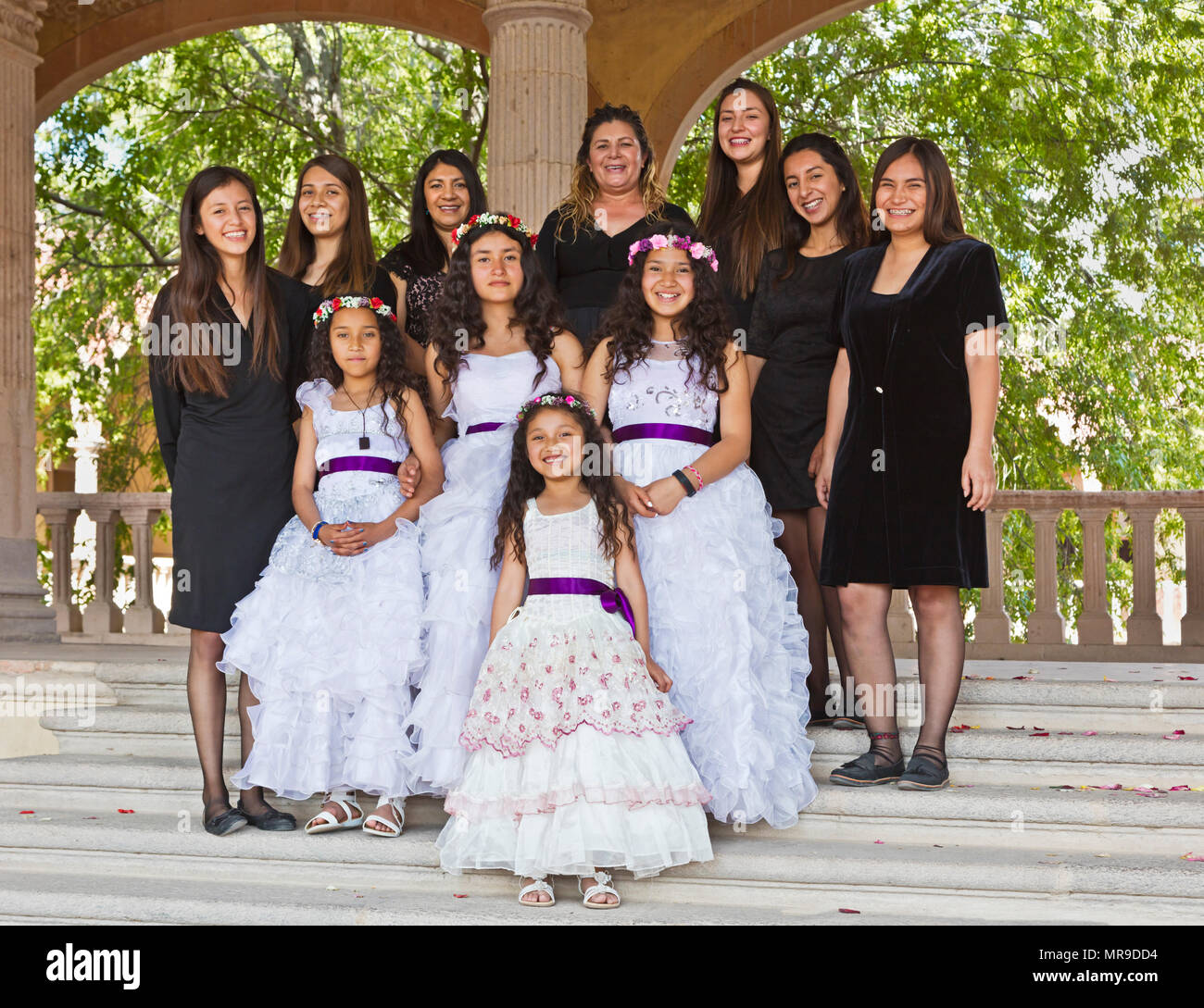 Mexican family hi-res stock photography and images - Alamy