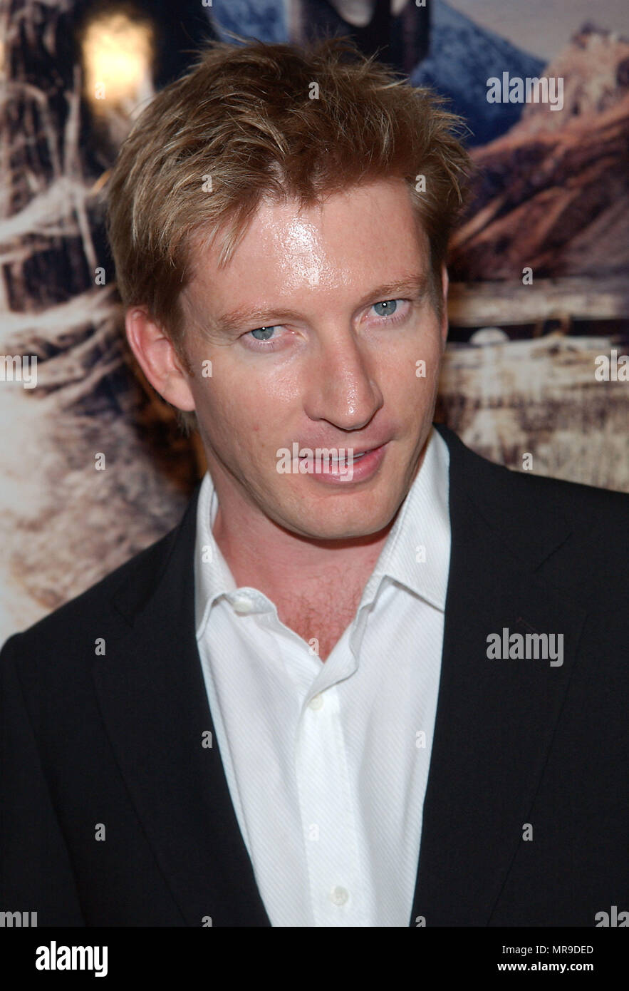 David Wenham arriving at The premiere of 'The Lord Of The Rings: The Two Towers' at the Cineramadome Theatre in Los Angeles. December 15, 2002.WenhamDavid77 Red Carpet Event, Vertical, USA, Film Industry, Celebrities,  Photography, Bestof, Arts Culture and Entertainment, Topix Celebrities fashion /  Vertical, Best of, Event in Hollywood Life - California,  Red Carpet and backstage, USA, Film Industry, Celebrities,  movie celebrities, TV celebrities, Music celebrities, Photography, Bestof, Arts Culture and Entertainment,  Topix, headshot, vertical, one person,, from the year , 2002, inquiry tsu Stock Photo
