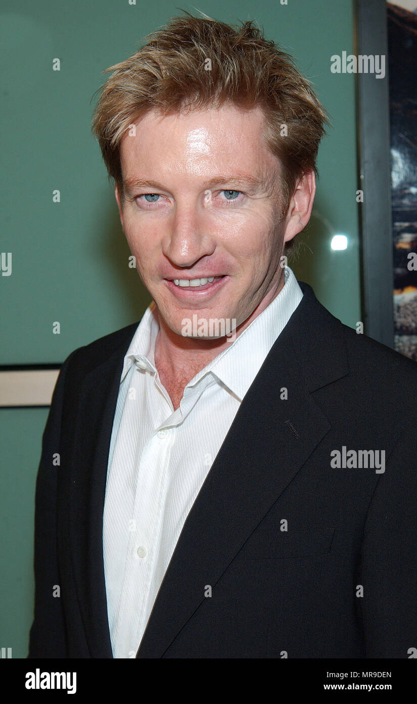 David Wenham arriving at The premiere of 'The Lord Of The Rings: The Two Towers' at the Cineramadome Theatre in Los Angeles. December 15, 2002.WenhamDavid78 Red Carpet Event, Vertical, USA, Film Industry, Celebrities,  Photography, Bestof, Arts Culture and Entertainment, Topix Celebrities fashion /  Vertical, Best of, Event in Hollywood Life - California,  Red Carpet and backstage, USA, Film Industry, Celebrities,  movie celebrities, TV celebrities, Music celebrities, Photography, Bestof, Arts Culture and Entertainment,  Topix, headshot, vertical, one person,, from the year , 2002, inquiry tsu Stock Photo