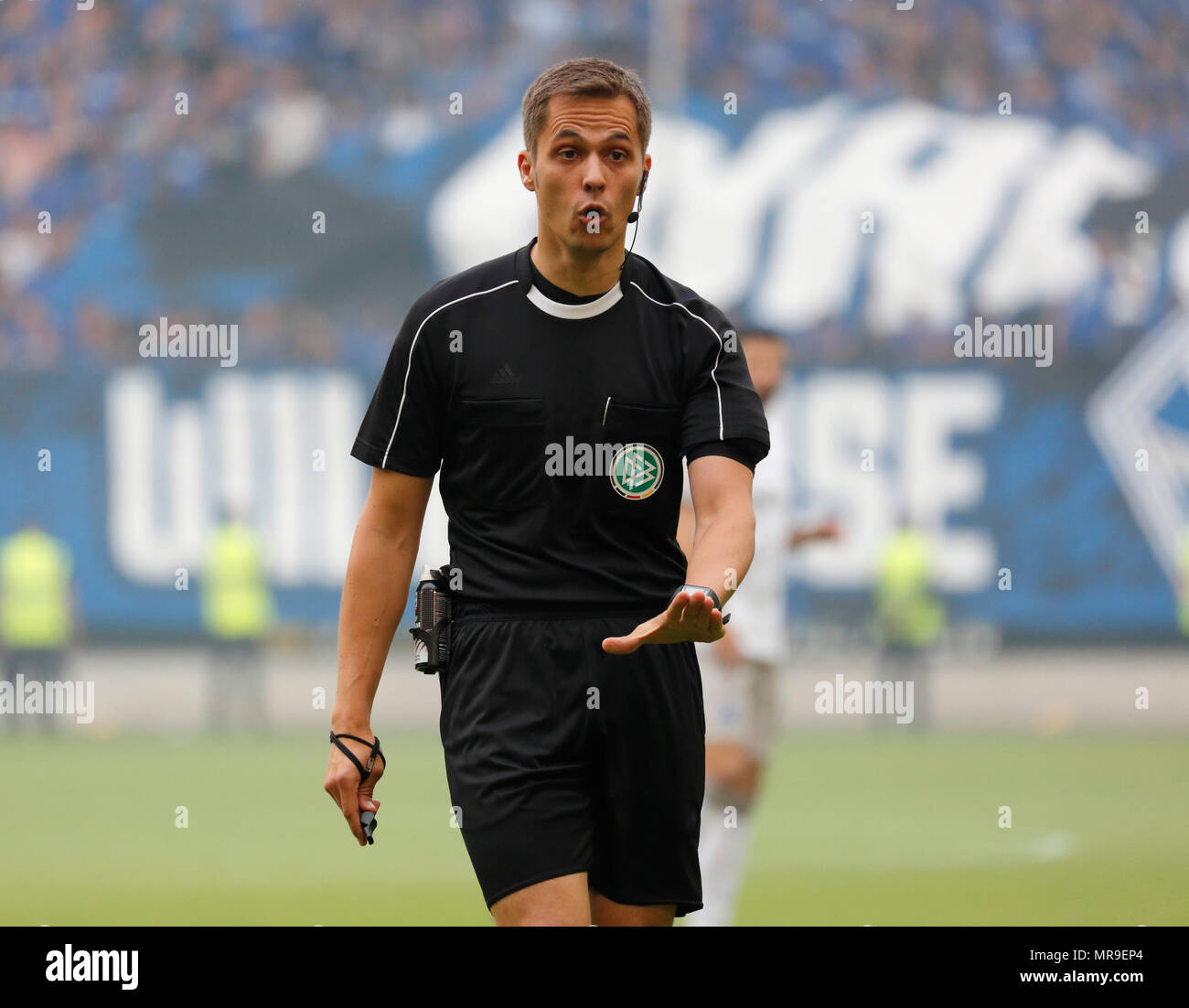 Third match referee hi-res stock photography and images - Alamy