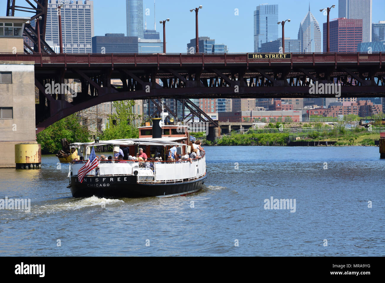 The river tour boat Innisfree carrying tourists on the Chicago River south of downtown. Stock Photo