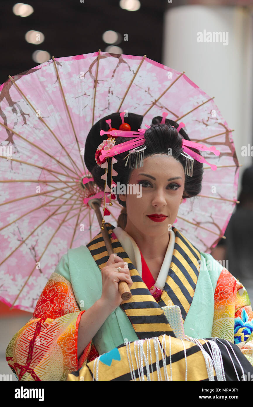 London, UK, 25 May 2018. A cosplay enthusiast dressed as a geisha girl on the opening day of MCM London Comic Con at the ExCel Centre in East London, UK.  Tens of thousands of cosplay enthusiasts  attended the show and more than 130,000 are expected to walk through the doors by the end of the three-day event which finishes on Sunday. Credit: Michael Preston/Alamy Live News Stock Photo