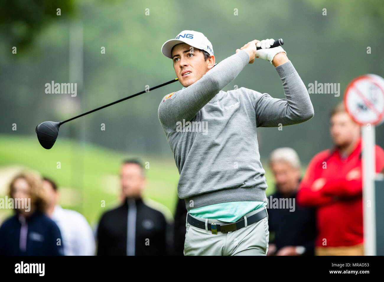Wentworth Club, Virginia Water, UK. 26th May, 2018. BMW PGA Championship at Wentworth, round 3; Scott Fernandez (ESP) plays a provisional ball at the 3rd Credit: Action Plus Sports/Alamy Live News Stock Photo