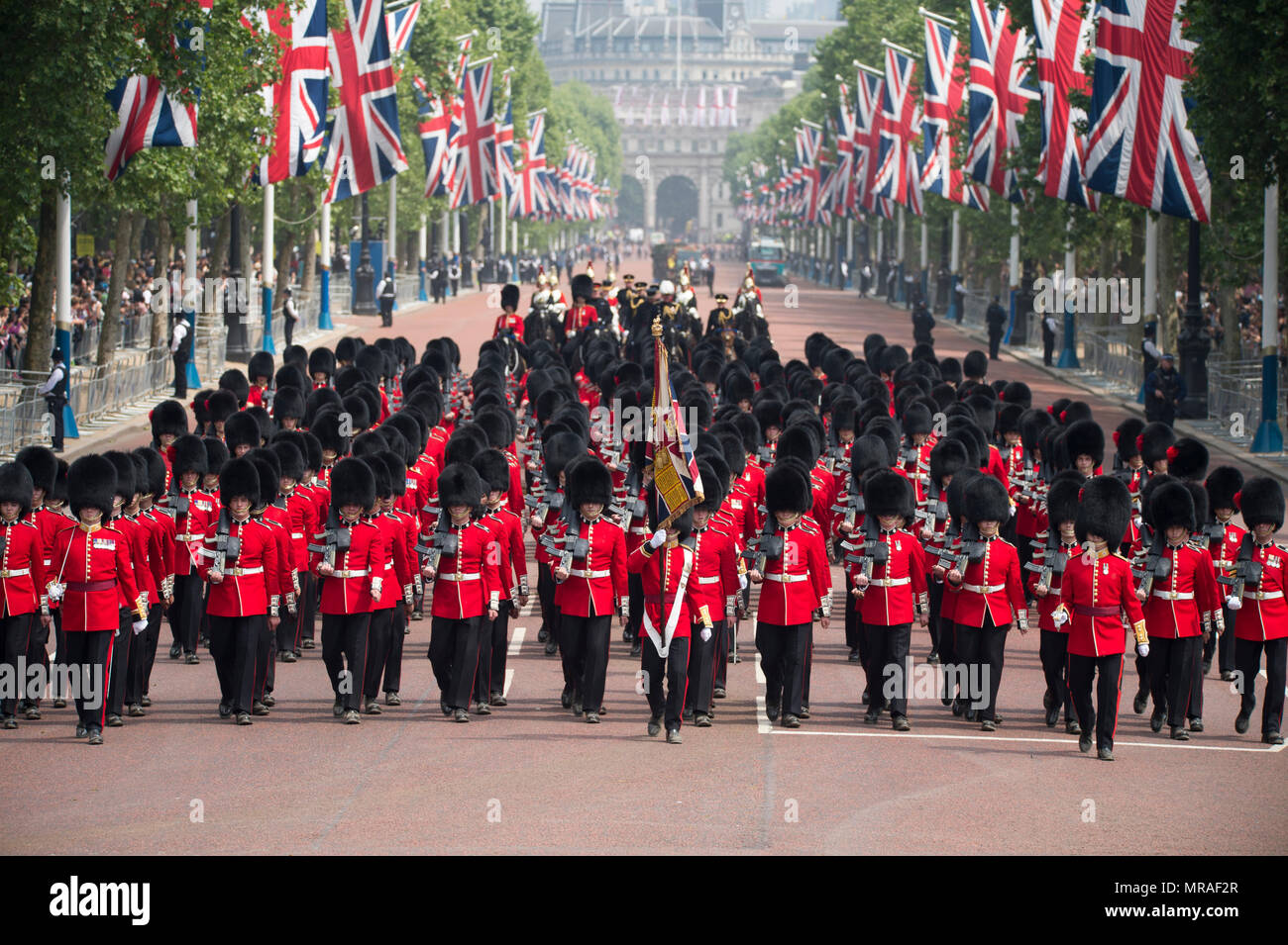 The Mall, London, UK. 26 May, 2018. Major General’s Review is held in sweltering heat, the penultimate rehearsal for the Queen’s Birthday Parade, also known as Trooping the Colour. 1400 soldiers from the Household Division and the King’s Troop Royal Horse Artillery take part in this full scale rehearsal. Credit: Malcolm Park/Alamy Live News. Stock Photo