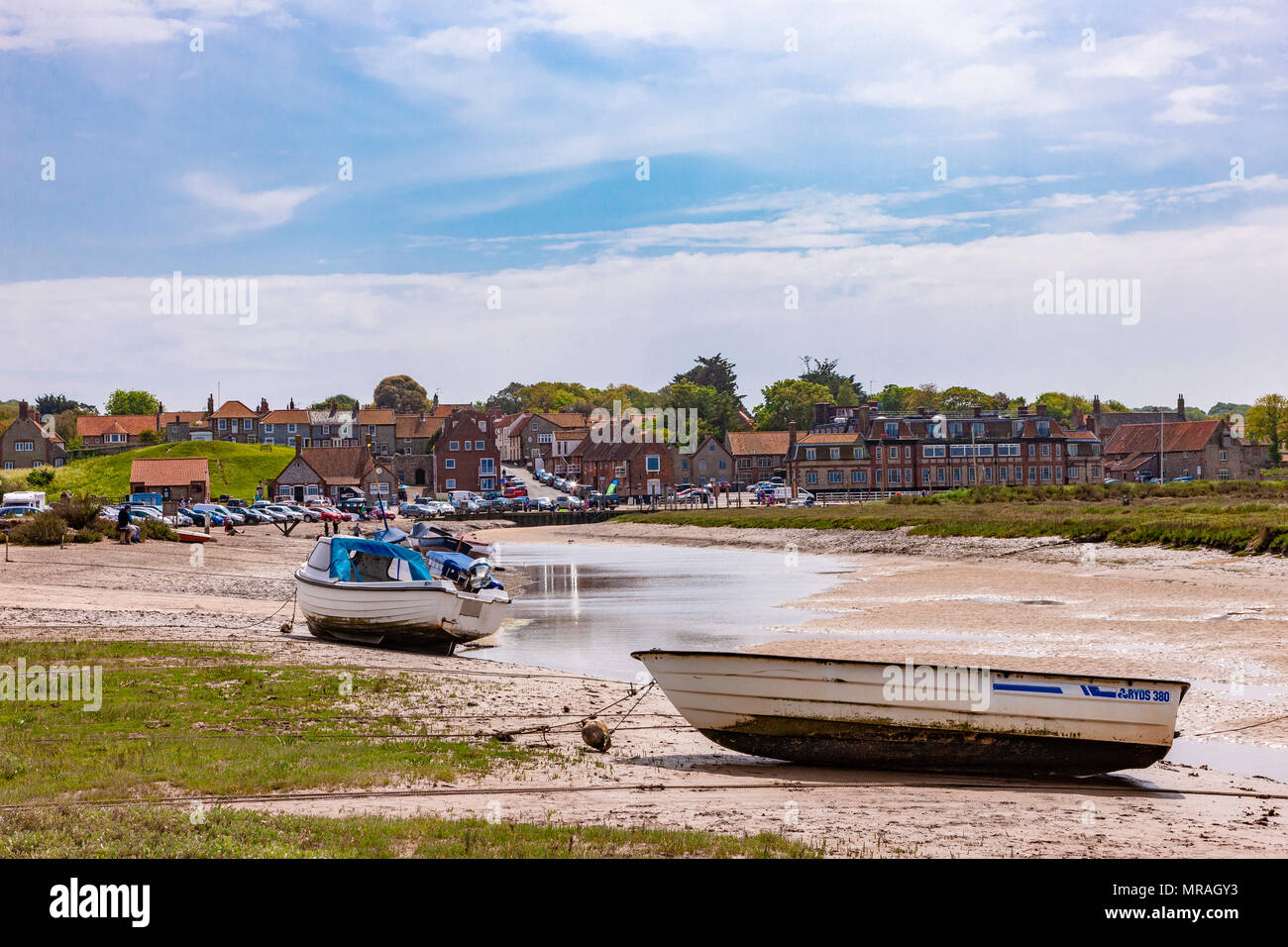 Blakeney Norfolk U K 26th May 18 Weather A Sunny Start To The Bank Holiday Weekend Down Near Blakeney Quay At Low Tide Credit Keith J Smith Alamy Live News Stock Photo Alamy