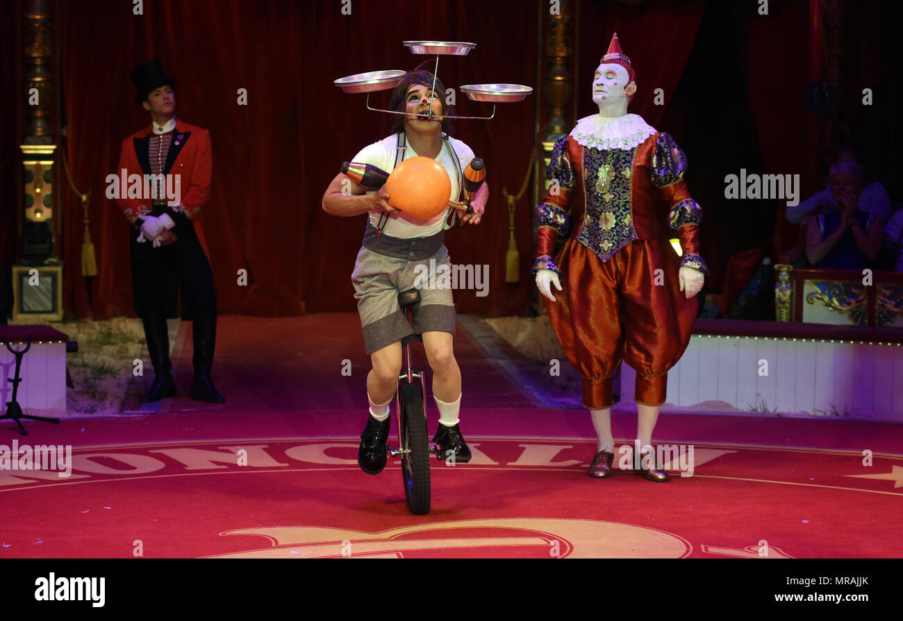 Roncalli circus hi-res stock photography and images - Alamy Roncalli circus hi-res stock photography and images - Alamy