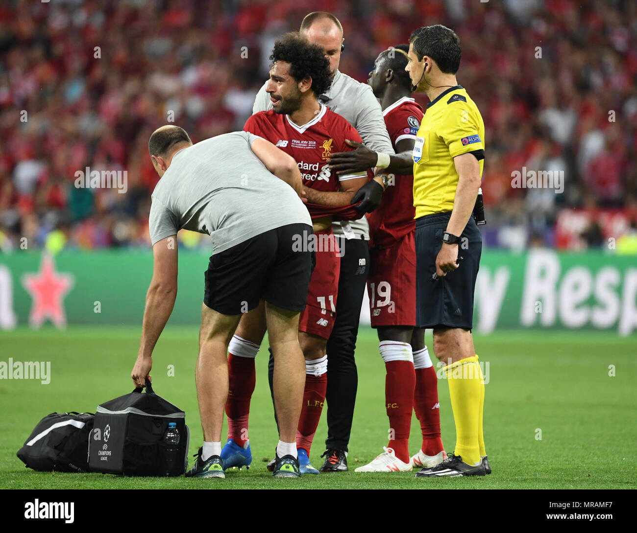 26 May 2018, Ukraine, Kiev: soccer, Champions League, Real Madrid vs FC Liverpool, finals at the Olimpiyskiy National Sports Complex. Liverpool's Mohamed Salah is treated for an injury. Photo: Ina Fassbender/dpa Credit: dpa picture alliance/Alamy Live News Stock Photo