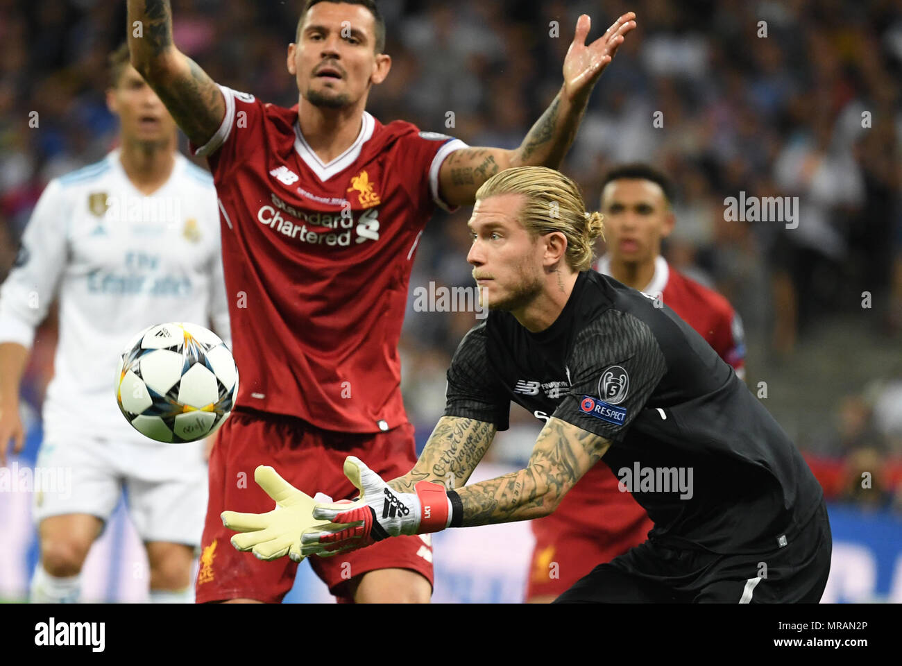 26 May 2018, Ukraine, Kiev: soccer, Champions League, Real Madrid vs FC Liverpool, finals at the Olimpiyskiy National Sports Complex. Liverpool's Loris Karius (R) catches a ball. Photo: Ina Fassbender/dpa Credit: dpa picture alliance/Alamy Live News Stock Photo