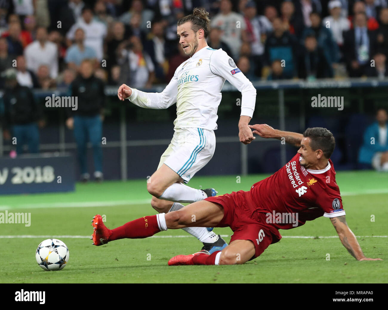 Kiev, Ukraine. 22nd Mar, 2018. Real Madrid's GARETH BALE (L) fight for the ball with Liverpool's DEJAN LOVREN (R), during the UEFA Champions League final soccer match Real Madrid vs Liverpool FC, at the NSC Olimpiyskiy stadium in Kiev on 26 May 2018. Credit: Serg Glovny/ZUMA Wire/Alamy Live News Stock Photo