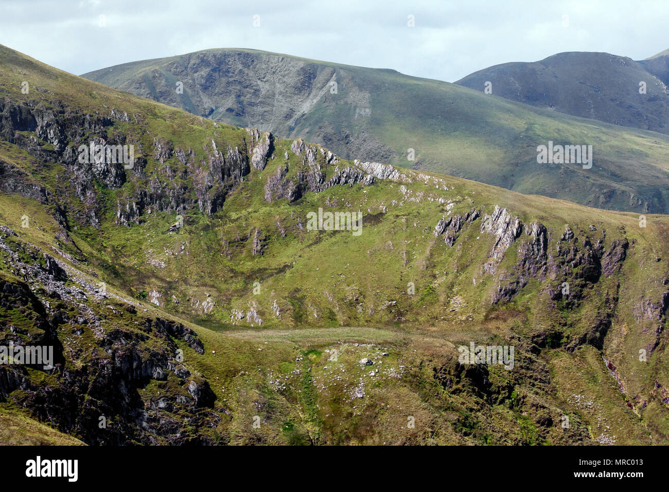 Cliffs seen on the ascent of the hike to Snowdon mountain, Snowdonia National Park, Wales. Stock Photo
