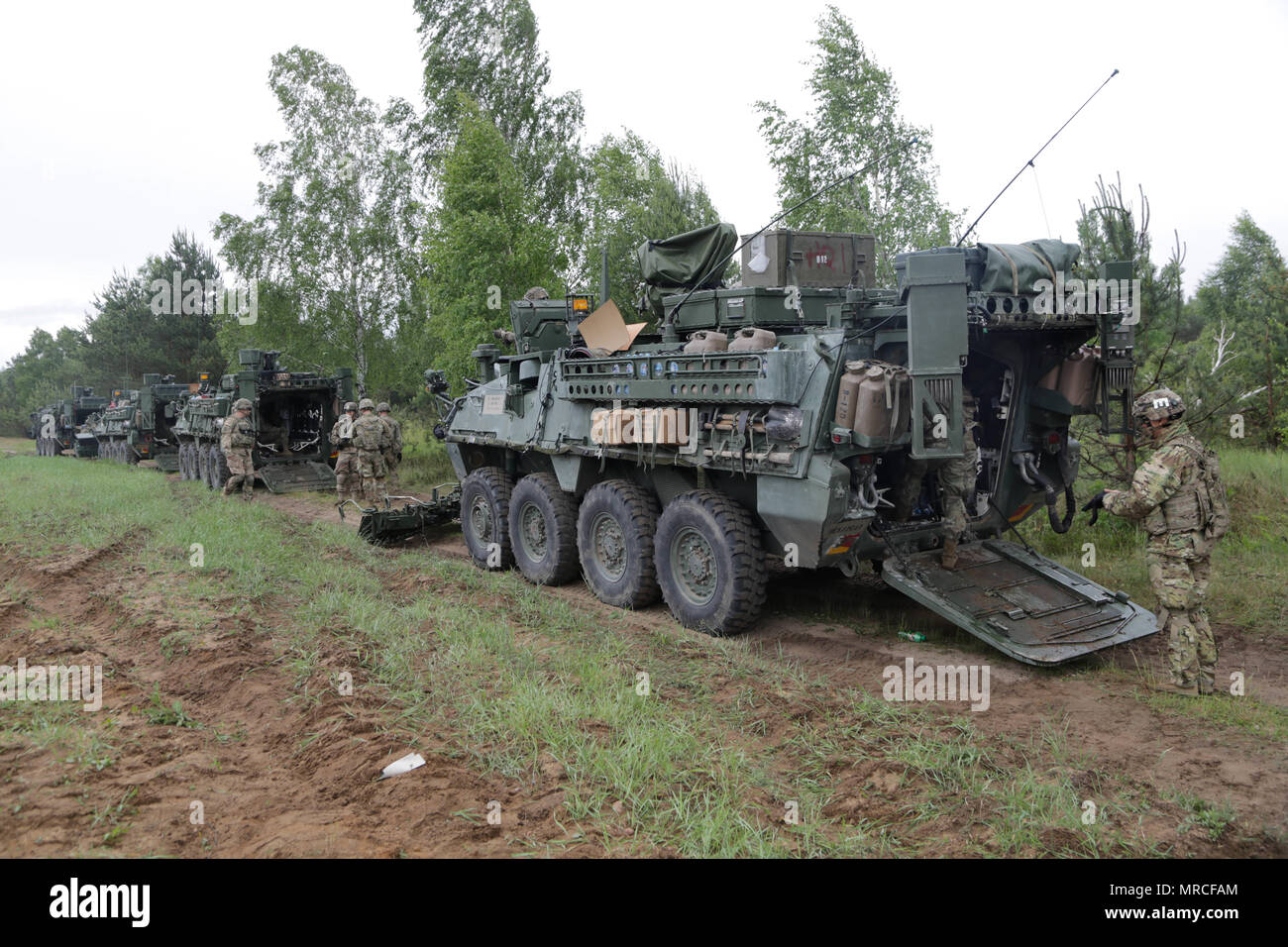 Бмп страйкер. Инженерная машина м1132 страйкер. Инженерная разведывательная машина ирм-2. M1132 stryker. M1132 esv "stryker" с минным тралом smp/amp /инженерная машина/ 1/35.