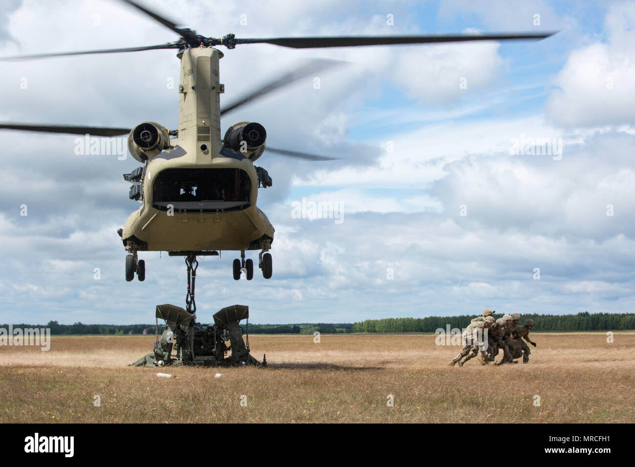 Battle Group Poland U.S. Soldiers, assigned to Bulldog Battery, 2nd Squadron, 2nd Cavalry Regiment, along with 10th Mountain Combat Aviation Brigade, conduct sling load and air assault training with M777A2 Howitzers, during Saber Strike 2017, at Bemowo Piskie Training Area near Orzysz, Poland, June 7, 2017. Saber Strike17 is a U.S. Army Europe-led multinational combined forces exercise conducted annually to enhance the NATO alliance throughout the Baltic region and Poland. This year's exercise includes integrated and synchronized deterrence-oriented training designed to improve interoperabilit Stock Photo