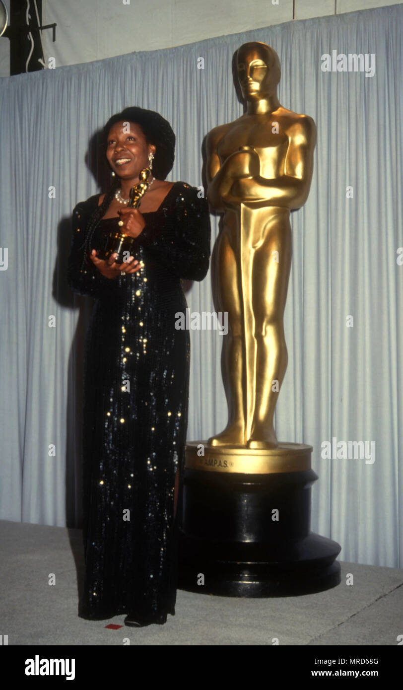 Whoopi goldberg oscar hi-res stock photography and images - Alamy