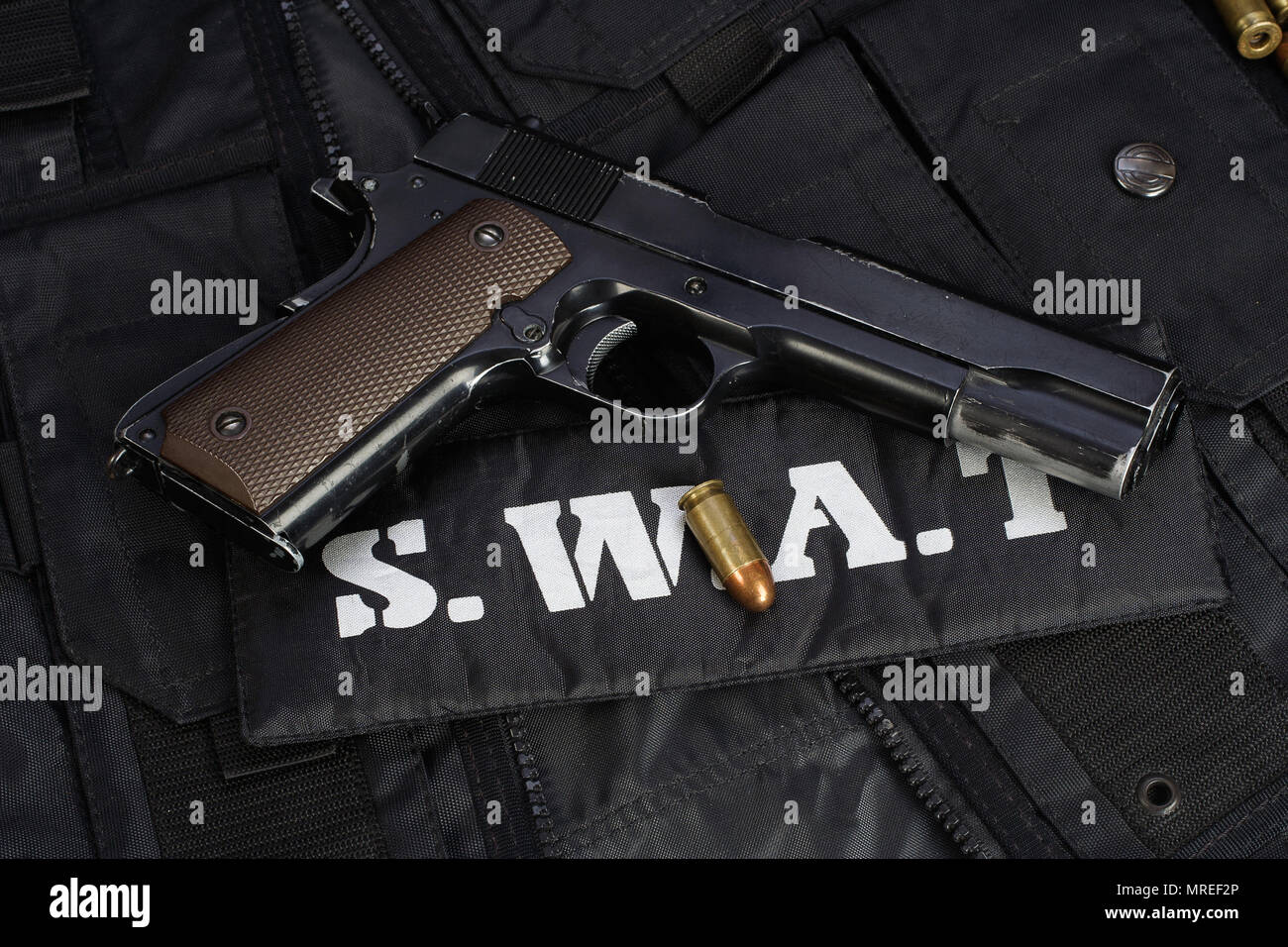 Police Weapon Roster Police officer team weapons riot hi-res stock photography and images ...