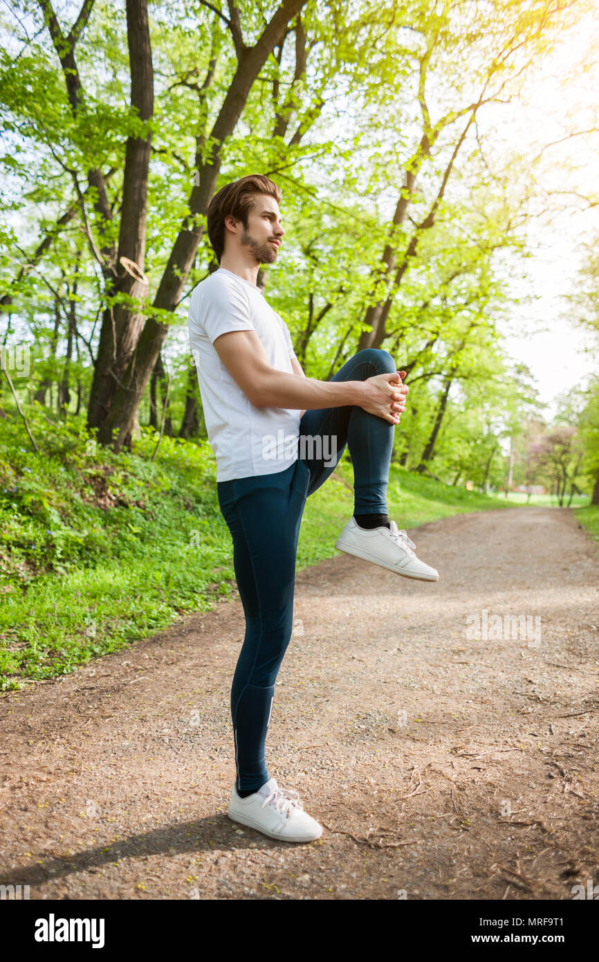 Man stretching leg muscle hi-res stock photography and images - Alamy