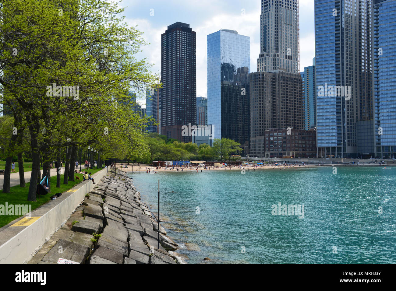 Milton Lee Olive Park in Chicago's Streeterville neighborhood sits on a  peninsula of land north of Navy Pier, forming a cove at the Ohio St. Beach  Stock Photo - Alamy