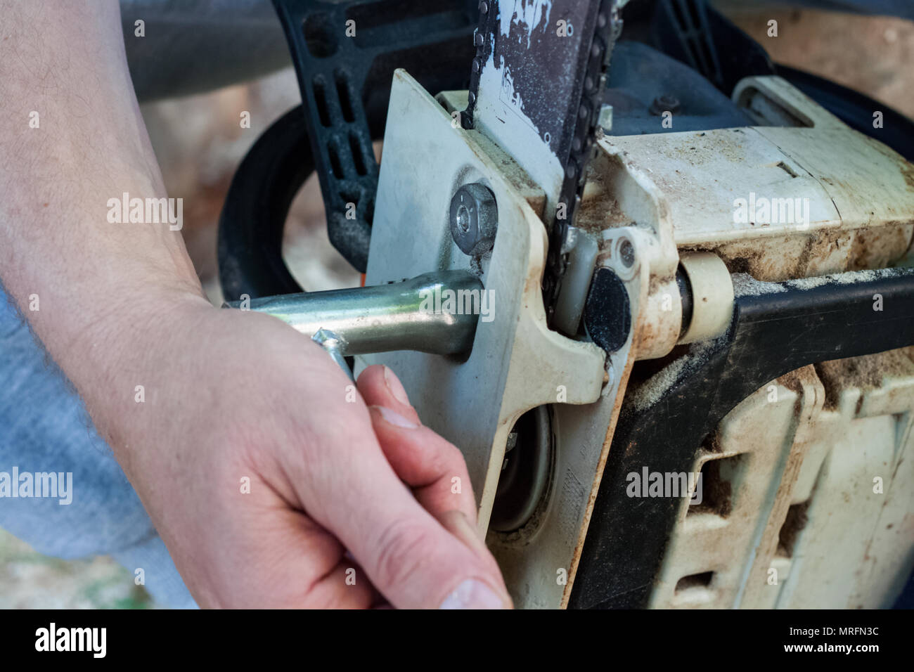 Sharpen the saw hi-res stock photography and images - Page 3 - Alamy