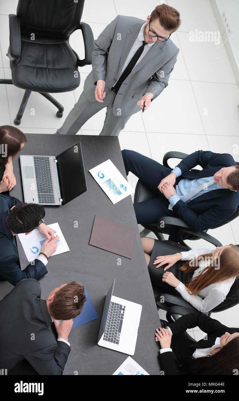 Manager Briefing project Manager conducts a briefing with the business team Stock Photo ...