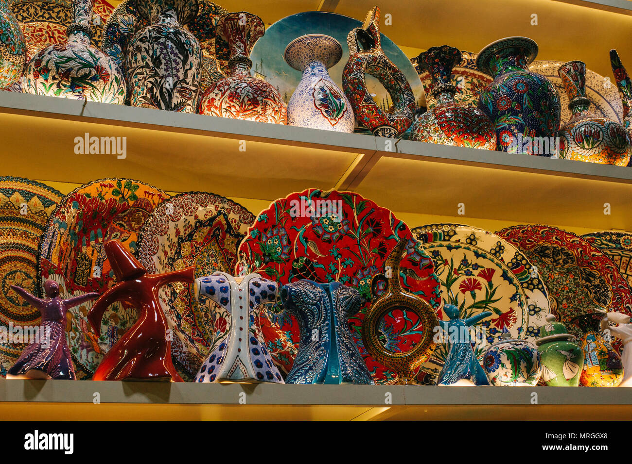 Traditional Turkish ceramics on the Grand Bazaar Stock Photo Alamy