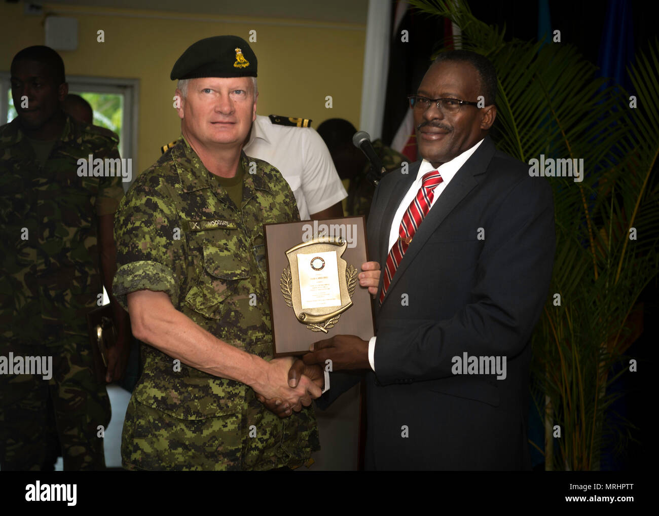 PORT OF SPAIN, Trinidad - Lieutenant-Colonel John Woodgate, Commanding Officer of 1st Field Artillery Regiment, receives a plaque on behalf of the Canadian Armed Forces during Exercise TRADEWINDS 17 closing ceremony in Chaguaramas, Trinidad and Tobago on June 17, 2017. (Canadian Forces Joint Imagery Centre photo by Avr Desiree T. Bourdon) Stock Photo