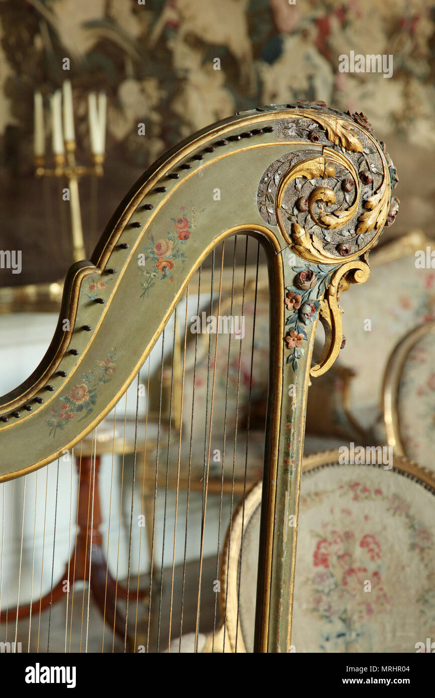 Historic string instrument hires stock photography and images Alamy