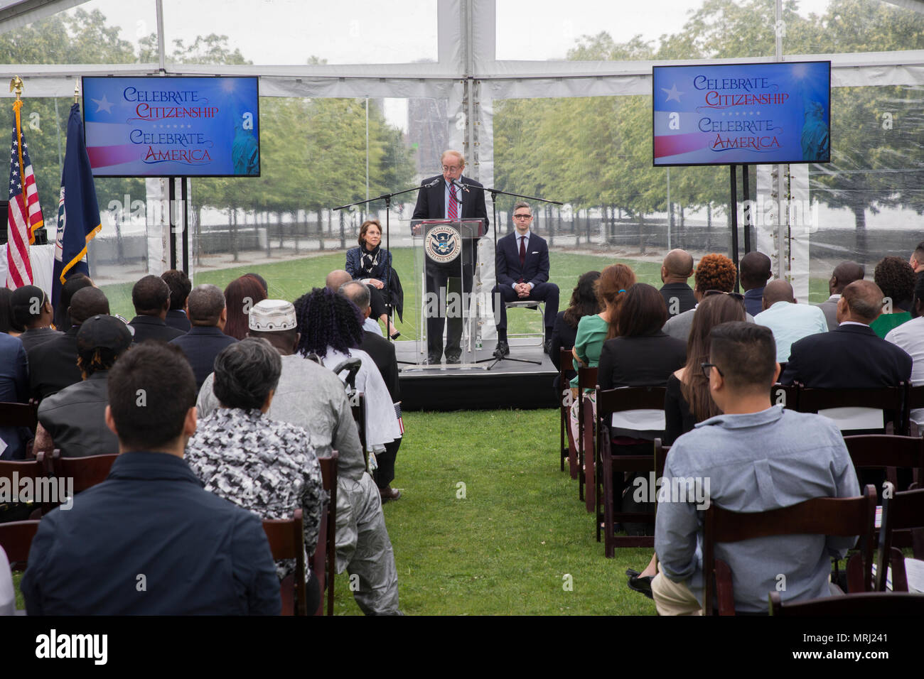 U s citizenship ceremony hi-res stock photography and images - Page 14 -  Alamy