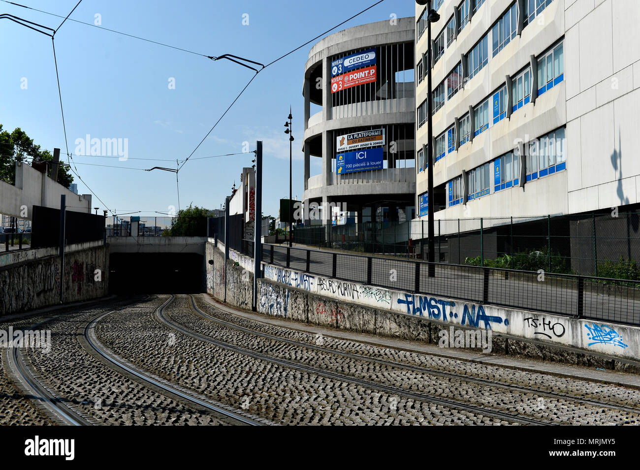 Tramway track - Porte d'Aubervilliers - Paris - France Stock Photo - Alamy