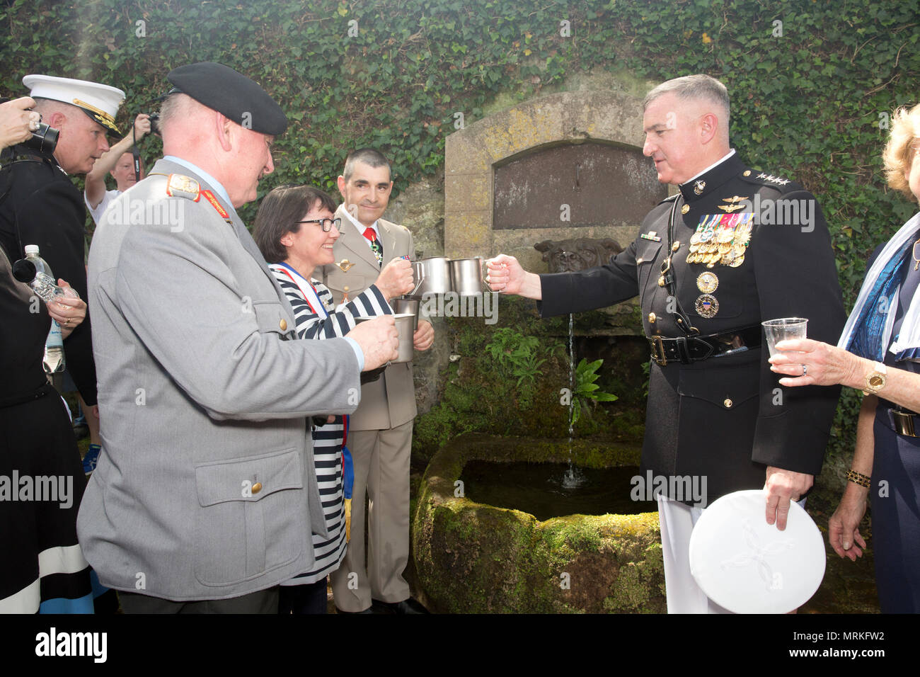 Devil dog fountain hires stock photography and images Alamy