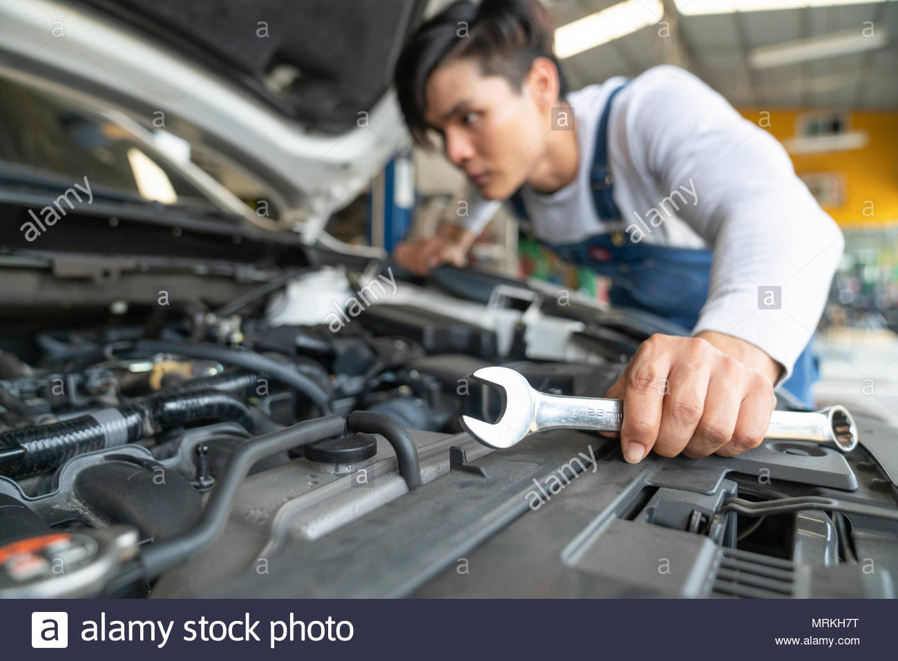 Ford focus конвейер sollers. прототип машины из глины. сборка автомобиля. девушка автомеханик. ремонт автоваз.