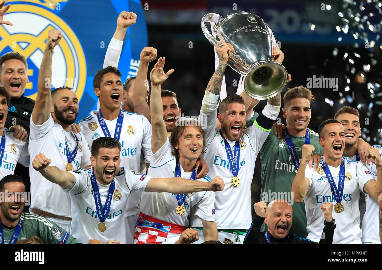 Real Madrid's Garcia Sergio Ramos (centre) lifts the trophy after winning  the UEFA Champions League Final at the NSK Olimpiyskiy Stadium, Kiev Stock  Photo - Alamy