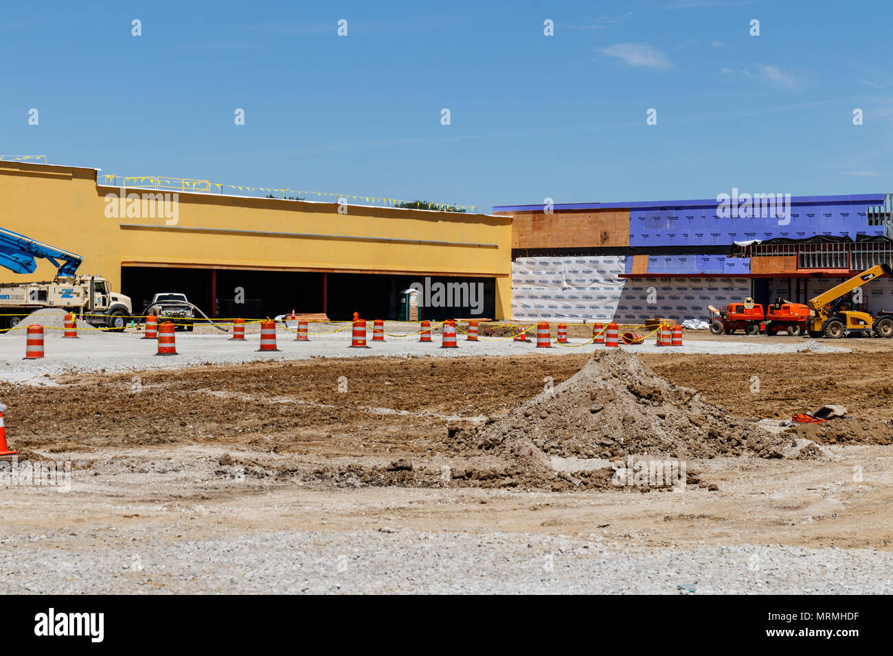 construction mall strip Tits and asse