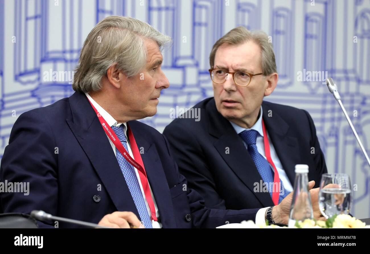 Chairman of the Committee on Eastern European Economic Relations Wolfgang Buchele, left, and The Boston Consulting chairman Hans-Paul Bürkner during a meeting with Russian President Vladimir Putin on the sidelines of the 22nd St Petersburg International Economic Forum May 25, 2018 in St. Petersburg, Russia.    (Russian Presidency via Planetpix) Stock Photo