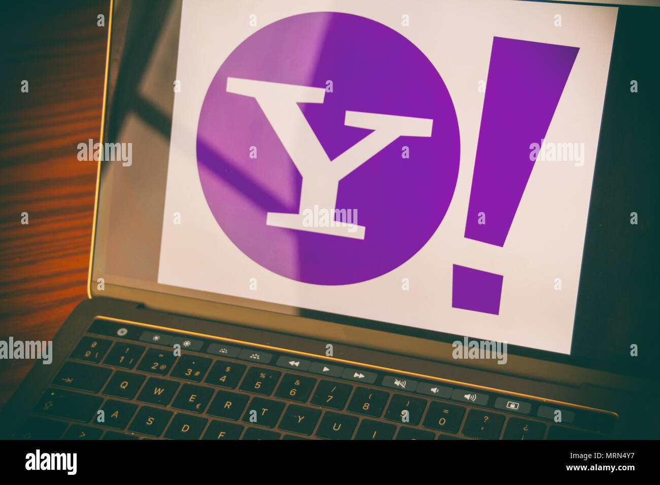 Yahoo logo hi-res stock photography and images - Alamy