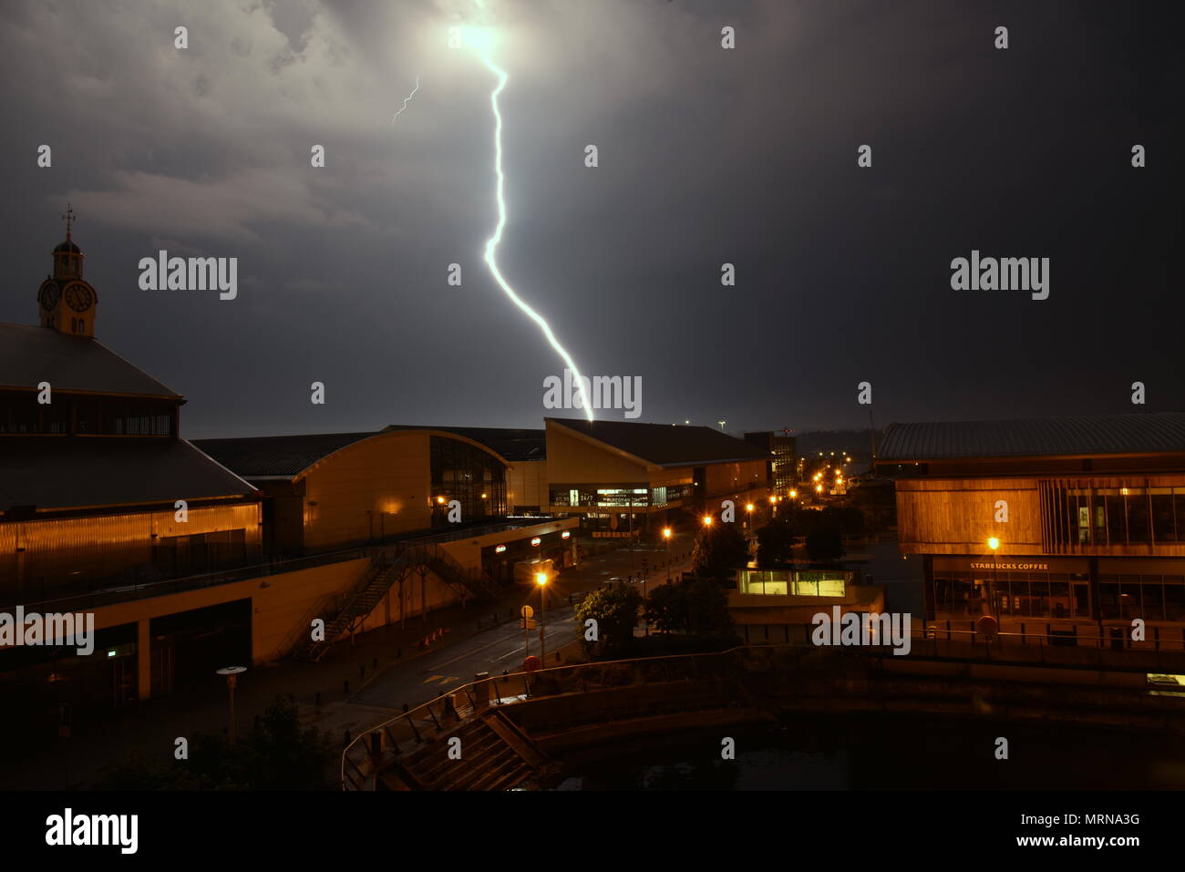 Lightning strike building hi-res stock photography and images - Alamy