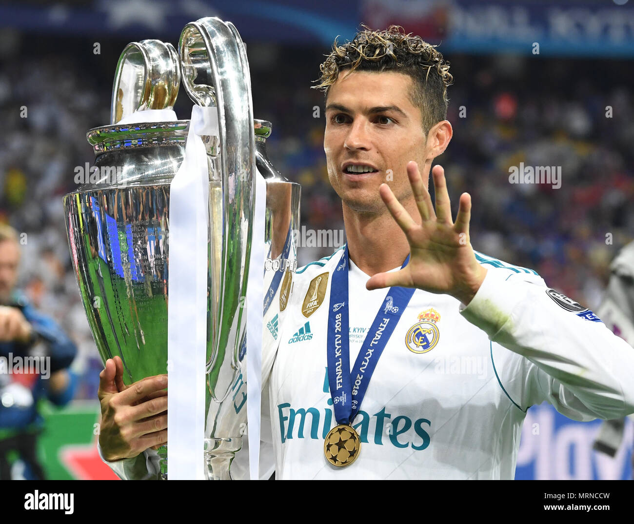 26 May 2018, Ukraine, Kiev: Soccer, Champions League final, Real Madrid vs FC Liverpool at the Olimpiyskiy National Sports Complex. Real's Cristiano Ronaldo holds the Champions League Cup. Photo: Ina Fassbender/dpa Credit: dpa picture alliance/Alamy Live News Stock Photo