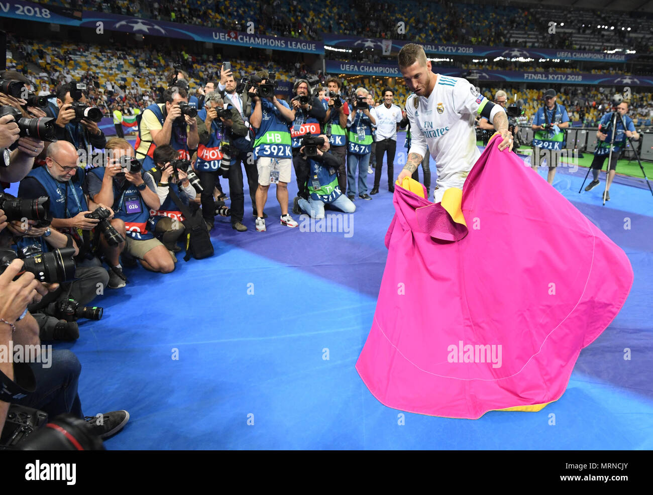 26 May 2018, Ukraine, Kiev: Soccer, Champions League final, Real Madrid vs FC Liverpool at the Olimpiyskiy National Sports Complex. Real's Sergio Ramos celebrates with a Capa. Photo: Ina Fassbender/dpa Credit: dpa picture alliance/Alamy Live News Stock Photo