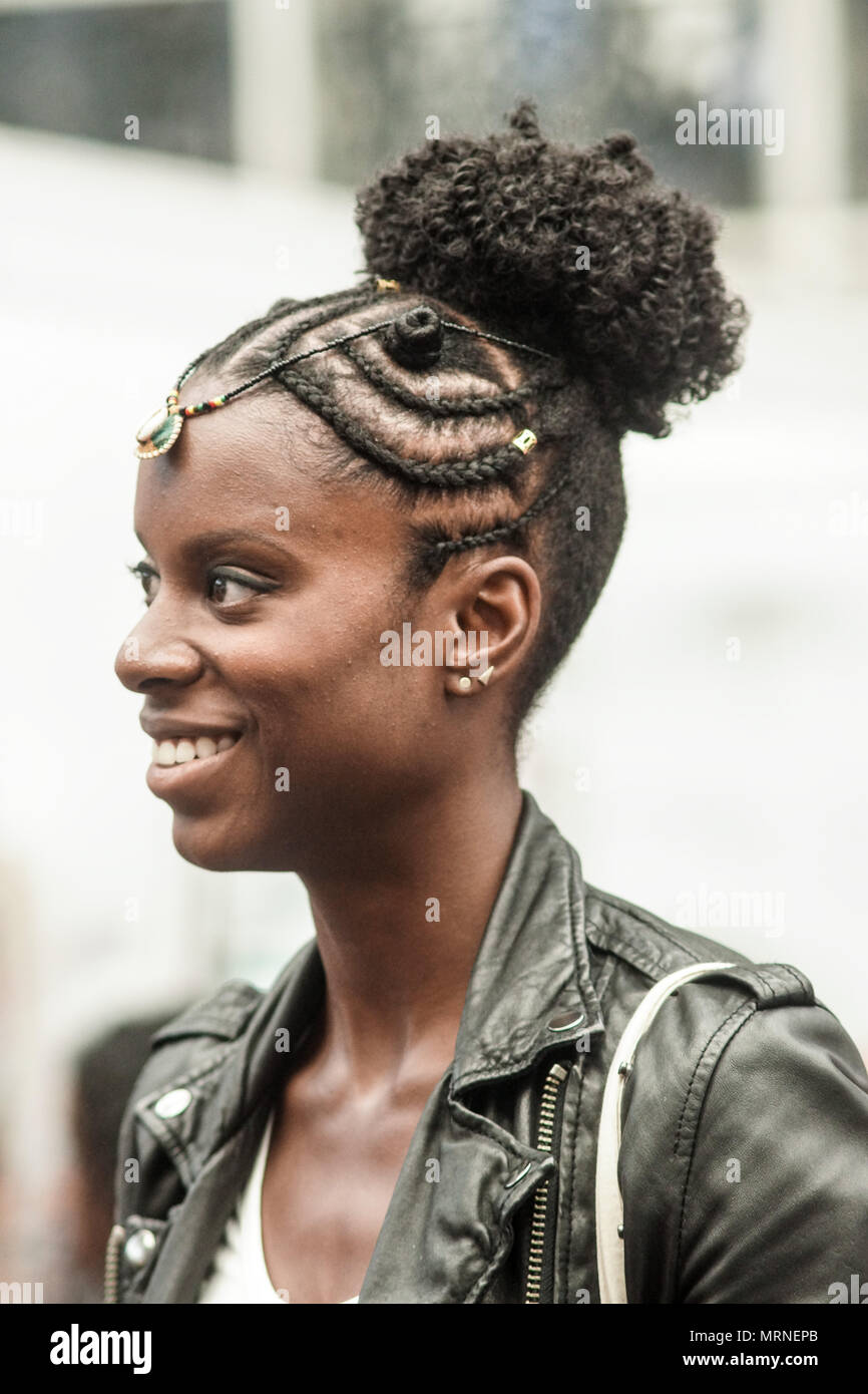 Afro hairdressing hi-res stock photography and images - Page 5 - Alamy