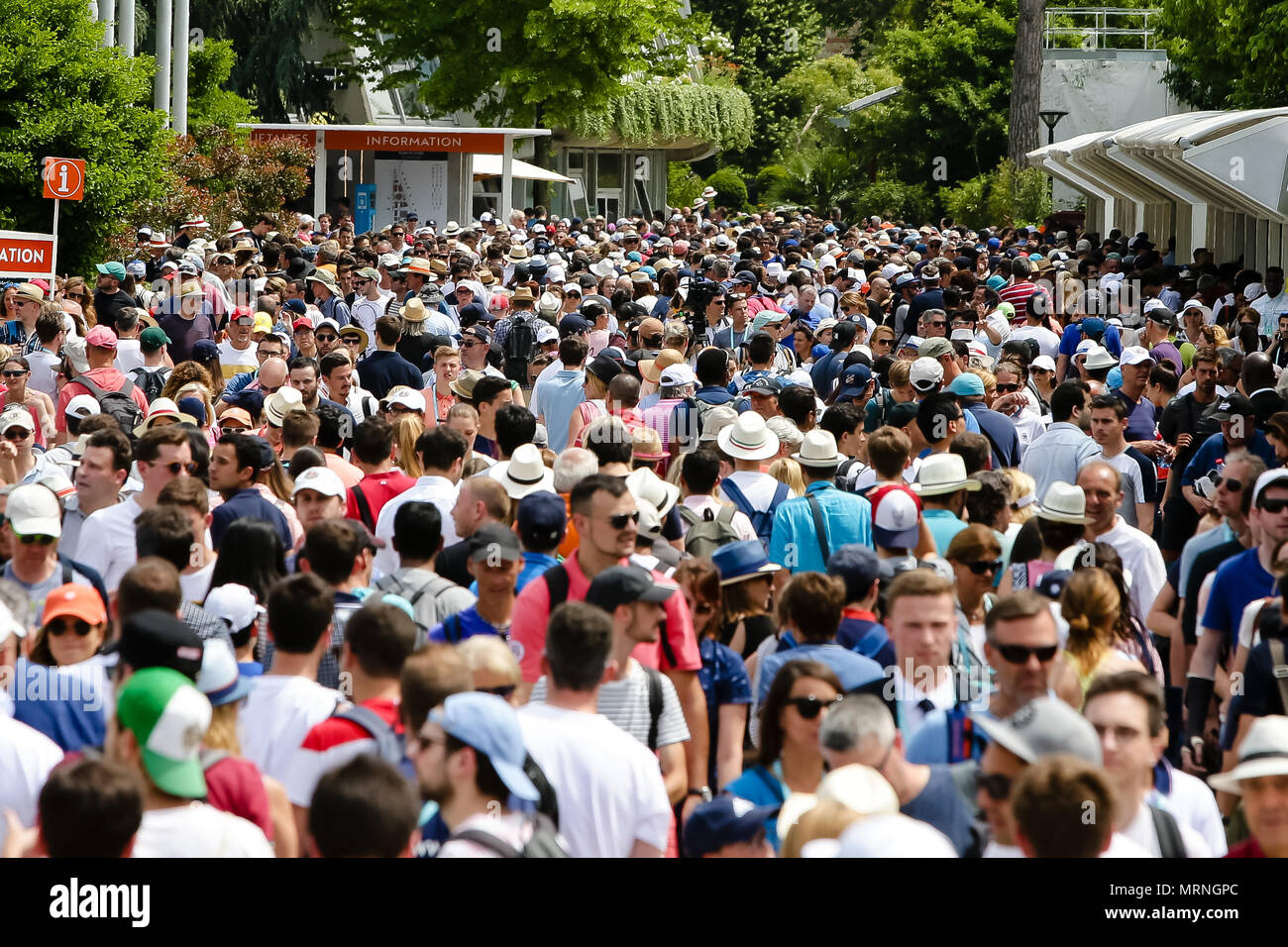 Paris, France. 27th May, 2018. A big crowd of tennis fans walk through the Roland Garros venue during Day 1 at the 2018 French Open at Roland Garros. Credit: Frank Molter/Alamy Live News Stock Photo