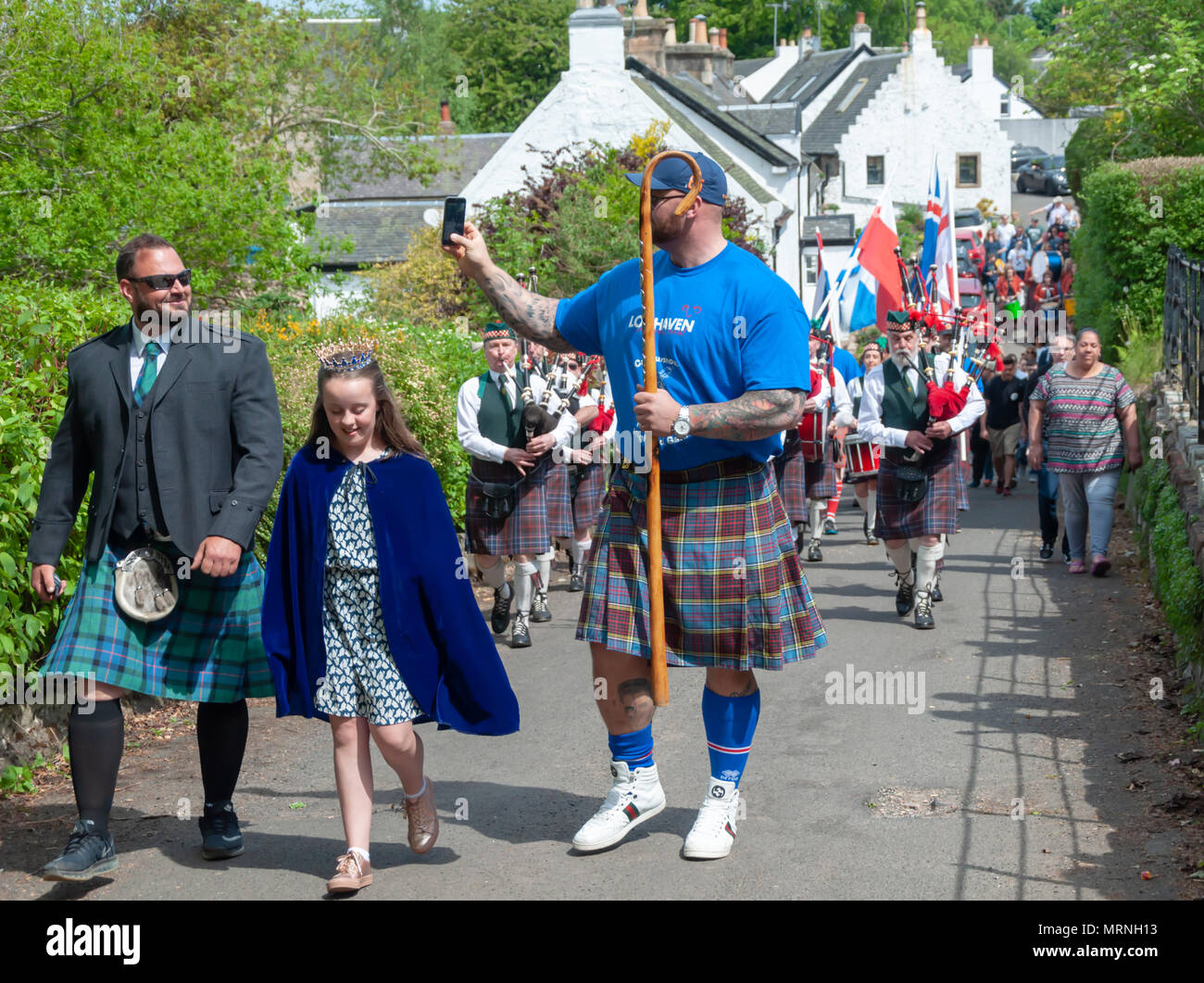 Glasgow, Scotland, UK. 27th May, 2018. Game of Thrones star Hafthor Julius  Bjornsson, who plays Gregor 'The Mountain' Clegane, takes on the role of  Chieftain at The Carmunnock International Highland Games. The