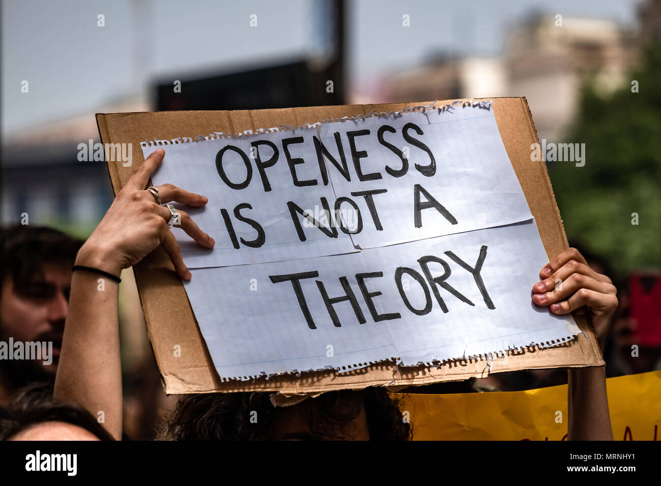 Sign documents spain hi-res stock photography and images - Alamy