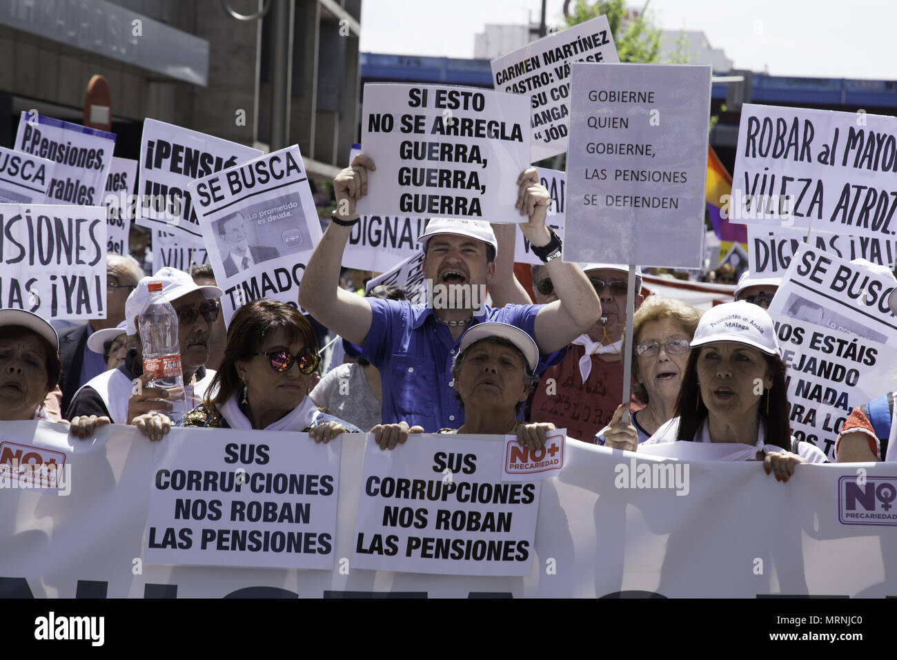 Madrid, Spain. 27th May, 2018. Protesters seen carrying placards and a banner during the demonstration.Activists from all over Spain demonstrated in Madrid against precariousness in the country. Credit: Lito Lizana/SOPA Images/ZUMA Wire/Alamy Live News Stock Photo