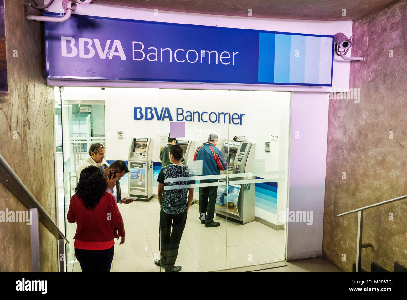 Mexico City,Hispanic,Mexican,Polanco,BBVA Bancomer,automatic teller machine ATM,line,queue,man men male,woman female women,MX1803 Stock Photo