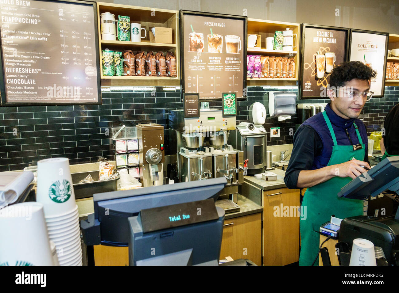 Barista Starbucks Making Coffee Stock Photos & Barista Starbucks Making