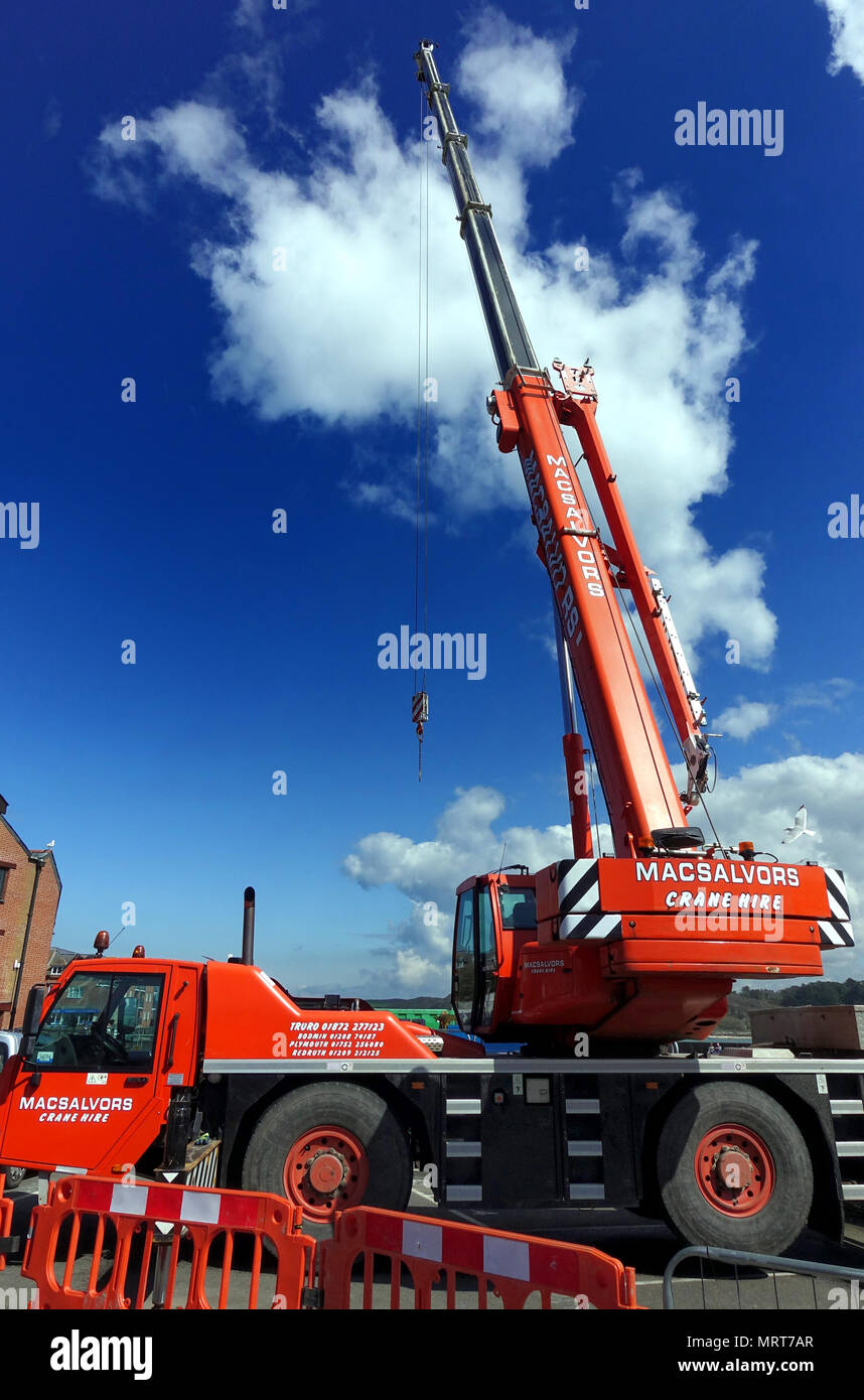 Crane hire vehicle hires stock photography and images Alamy