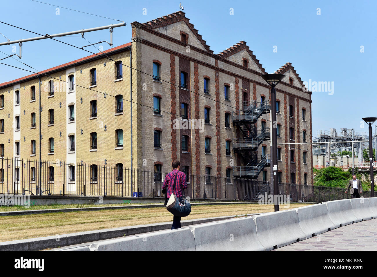 Warehouse building - Porte d'Aubervilliers - Paris - France Stock Photo -  Alamy