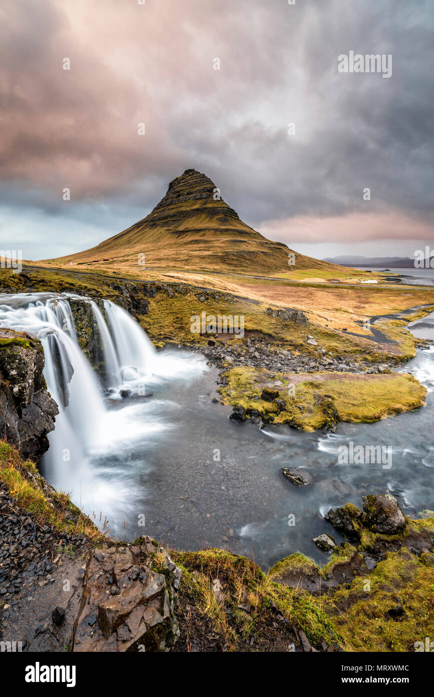 Grundafjordur, Snaefellsnes Peninsula, Western Iceland, Iceland. Kirkjufell mountain and Kirkjufellfoss waterfall Stock Photo