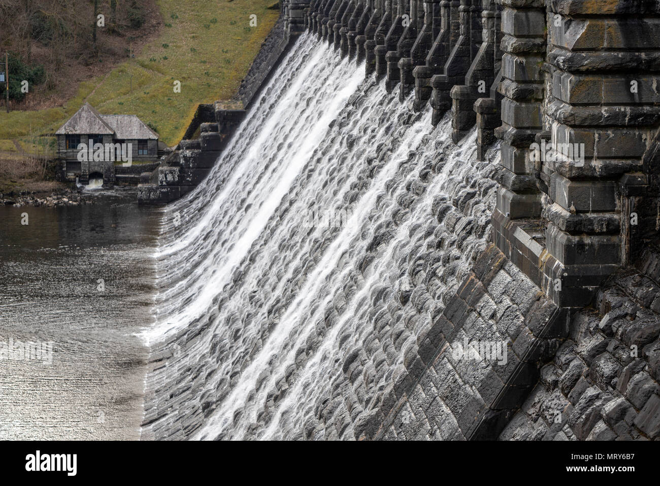 Dam crest hires stock photography and images Alamy