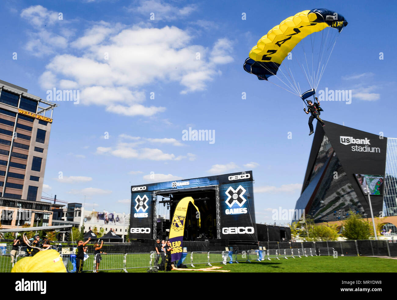 170714-N-RM689-123  MINNEAPOLIS, Minnesota (July 14, 2017) A member of U.S. Navy Parachute Team “The Leap Frogs” prepares to land in Elliot Park during a skydiving demonstration at the Summer X Games. The Leap Frogs are based in San Diego and perform aerial parachute demonstrations around the nation in support of Naval Special Warfare and Navy recruiting. (U.S. Navy photo by Mass Communication Specialist 3rd Class Kelsey L. Adams/Released) Stock Photo
