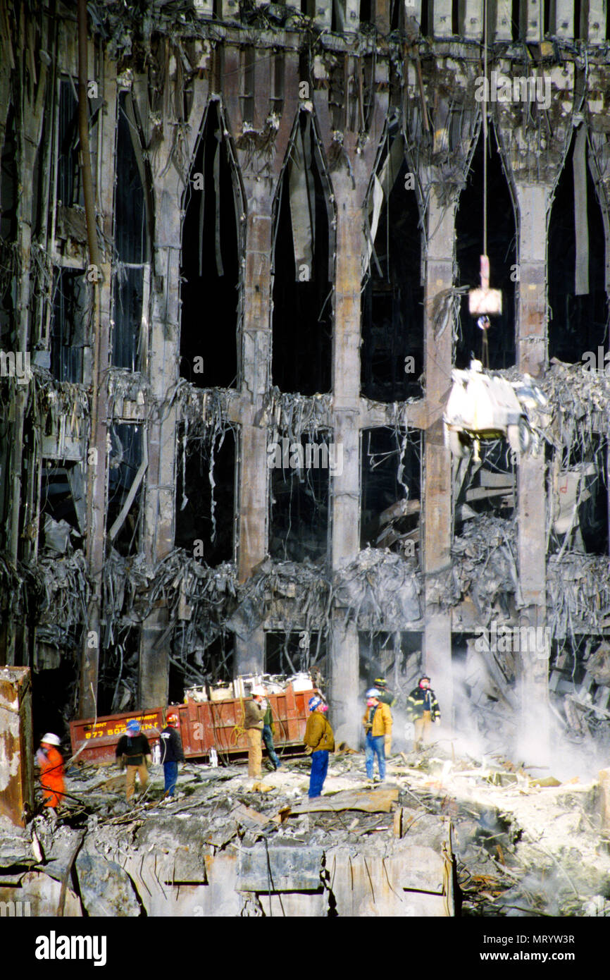 Clean up at Ground Zero after the terrorist attack on the World Trade Center buildings, New York City. November 2001 Stock Photo