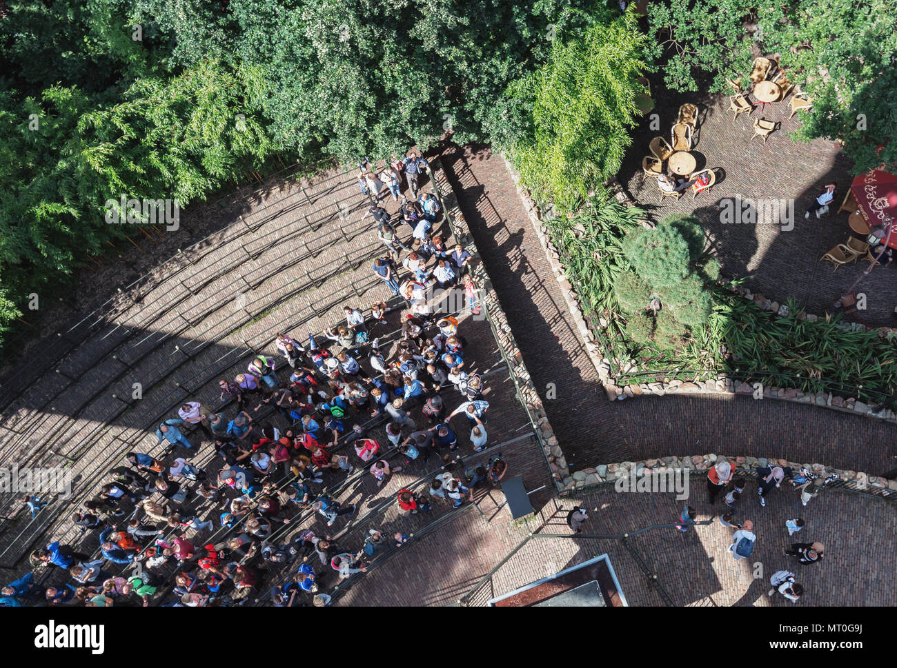 Theme park queue hi-res stock photography and images - Alamy
